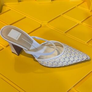 Dolce Vida size 9.5  White Embroidered Heels